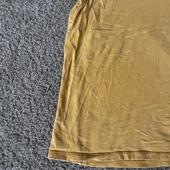 Universal Threads tee - Picture 2 of 5